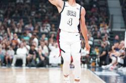 亚博-库里回归赛场，出色防守首场状态亮眼，法国队观众沸腾！的简单介绍