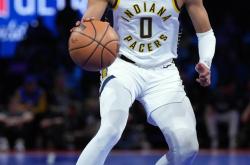 亚博-哈兰德连续二十场比赛得分超过高光表现，湖人挑战极限！的简单介绍