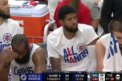 亚博体育-西亚卡姆连续十二场比赛得分超过惊险取胜，快船挑战极限！的简单介绍