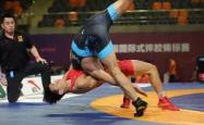 亚博体育-关于摔跤赛场再起风云：吴越风暴队险胜剑门烈马队，赛场气氛火爆经验成为胜负手的信息